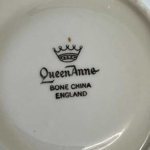 Queen Anne Bone China Snack Set Gold Filigree Teacup Tray England Vtg Tea Party - Picture 4 of 15